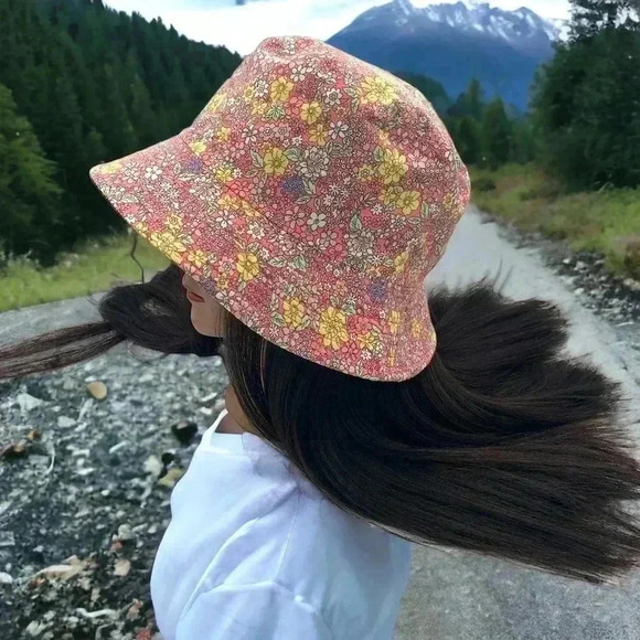 Boutique Pink Purple Yellow Dainty Floral Print Reversible Bucket Hat OSFM - Picture 1 of 6